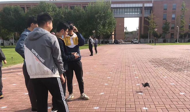 飞行仿真实验室投入使用2